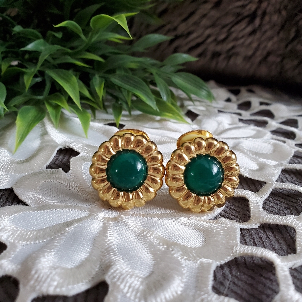 ALFRED SUNG | Pair of Vintage Clip on Earrings